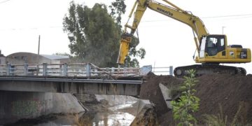 BAHIA BLANCA: La provincia avanza en la reconstrucción del canal Maldonado «se concretó la demolición del puente Don Bosco»
