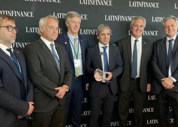 El equipo económico de Caputo encara una negociación clave con el FMI por US$ 1.000 millones  El ministro Luis Caputo negocia con el FMI un desembolso de US$ 1.000 millones, mientras el Gobierno busca validar metas y sostener el programa financiero.