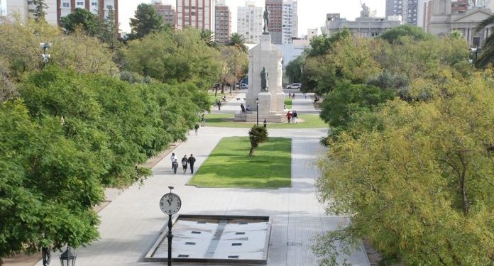 BAHIA BLANCA: “Plaza Viva”- Festejos por el 198° aniversario de la ciudad  La ciudad se une este 11 de abril para festejar su 198° aniversario en la plaza Rivadavia. Desde las 14 habrá música y shows en vivo de artistas locales, feria itinerante de la Economía Social con más de 120 emprendedores, food trucks y carros cubaniteros, estación para infancias PlaPla, peña y más actividades.