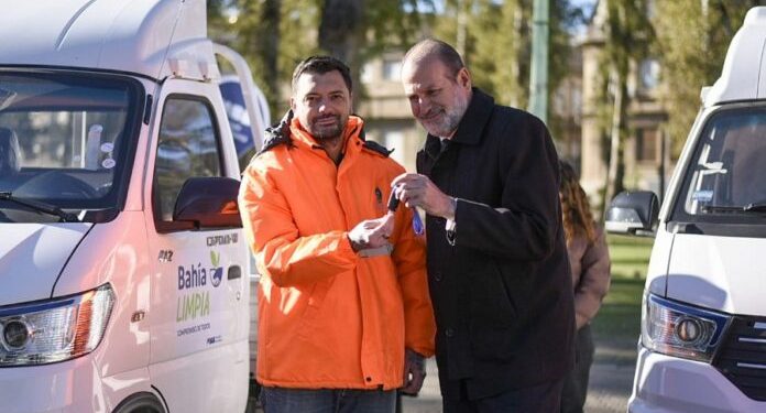 BAHIA BLANCA: El Municipio presentó “Bahía Limpia”, un programa integral para transformar la gestión ambiental y urbana  Con el objetivo de jerarquizar el espacio público y promover una ciudad más sustentable, el Municipio de Bahía Blanca lanzó el programa de gestión integral de residuos “Bahía Limpia” que combina inversión en equipamiento, control ciudadano, sanciones estrictas y el fortalecimiento de la conciencia ambiental.