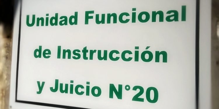 BAHIA BLANCA: Citan como imputado a un hombre acusado de grooming  En el marco de una causa investigada por la UFIJ N.º 20, a cargo del fiscal Rodolfo De Lucia, en la cual se investiga la vinculación de Hernán Gabriel Rosell -quien se desempañaba como profesor de fútbol del club Liniers de Bahía Blanca- con el delito de grooming, fue citado como imputado.