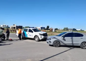 BAHIA BLANCA: Circulaba en una moto robada y sufrió graves heridas en un choque