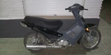 BAHIA BLANCA: Arrestaron a dos jóvenes que circulaban en una moto robada