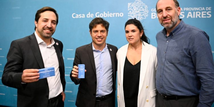 A la espera de la ley de empresas de medicamentos, Kicillof refuerza la entrega de remedios  El gobernador Axel Kicillof este jueves anunciará el refuerzo de la entrega de remedios, mientras se espera el ingreso de la ley de empresas de medicamentos.