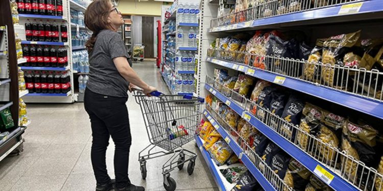 Crece la caída en las ventas minoristas pyme y se profundiza la cautela empresarial Las ventas minoristas de las pymes registraron una nueva caída y crece la cautela entre los comerciantes por la baja predisposición a invertir.