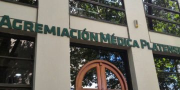 La Agremiación Médica Platense declaró el estado de alerta por una millonaria deuda de IOMA