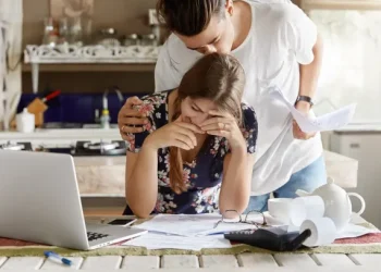 Aumenta la morosidad bancaria: 6 de cada 10 hogares argentinos registran deudas