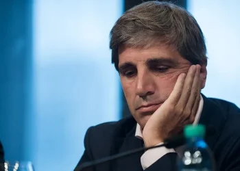 Caputo habría pedido a todos los ministerios «que ajusten sus presupuestos un 20%»