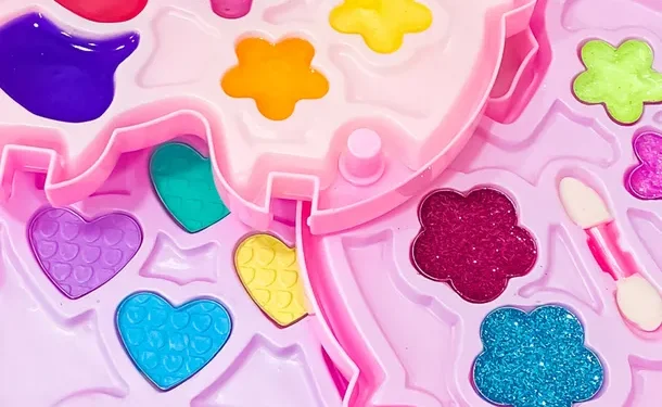 ANMAT prohibió una serie de productos cosméticos infantiles: de cuáles se trata  El organismo alegó que los productos no cuentan con los registros correspondientes, por lo que representan un grave riesgo para la salud.