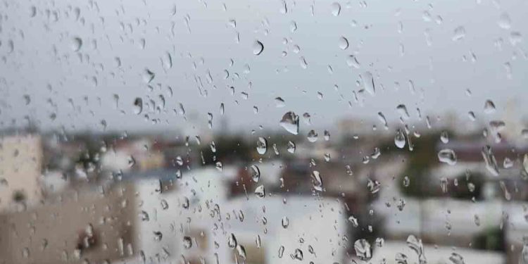 BAHIA BLANCA: Rige una alerta amarilla por lluvias en la ciudad  El Servicio Meteorológico Nacional actualizó el estado para la región con alerta amarilla para la ciudad de Bahía Blanca, mientras que la alerta naranja se desplaza hacia el noreste del partido.