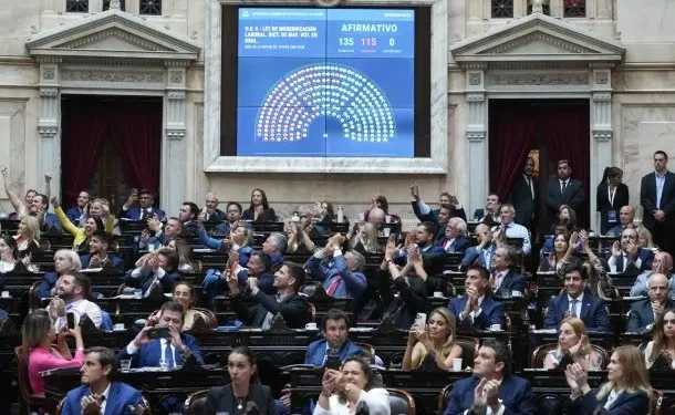 LEY DE GLACIARES: El Gobierno logró la reforma de la ley de Glaciares La Cámara aprobó la reforma de la ley de Glaciares con 137 votos afirmativos.