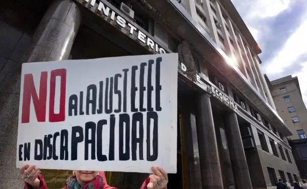 El Gobierno recurrirá a la Corte Suprema para tratar de dejar sin efecto la Ley de Emergencia en Discapacidad  Tras haber logrado el colapso de prestadores médicos y profesionales dedicados a personas con discapacidad, el Gobierno buscará suspender la ley para siempre.