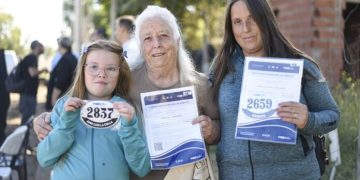 BAHIA BLANCA: El Municipio entregó certificados de hábitat a familias de la ciudad