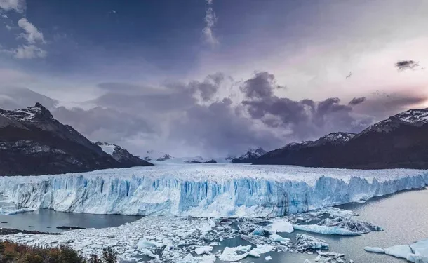 El Gobierno promulgó la reforma a la Ley de Glaciares y entró así en vigencia  La reforma a la Ley de Glaciares delega en las provincias la potestad para definir la viabilidad o no de proyectos mineros en áreas que estaban protegidas.