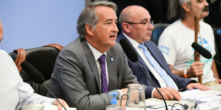 El oficialismo busca dictaminar la Ley de Glaciares para llevarla al recinto el miércoles  El oficialismo buscará este martes dictaminar la reforma de la Ley de Glaciares para llevarla al recinto y sancionarla el miércoles. Cómo viene el poroteo.