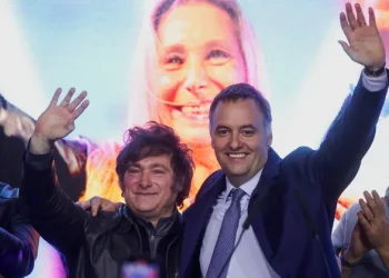 «Voy a ir a escuchar a mi jefe de Gabinete»: Javier Milei confirmó su respaldo a Manuel Adorni en el Congreso