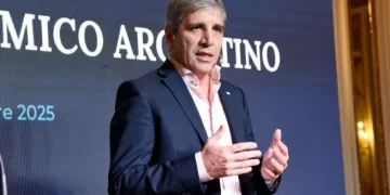 Luis Caputo salió a atajar el nuevo escándalo libertario: «no hay nada ilegal» en los créditos