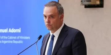 La Justicia citó a cuatro mujeres que le prestaron dólares a Manuel Adorni para comprar departamentos