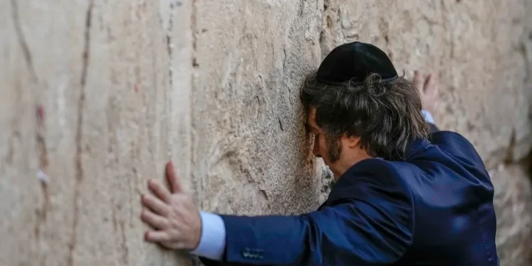 Milei viaja a Israel para participar de la ceremonia por el Día de la Independencia del país  El presidente Javier Milei viaja este domingo a Israel para participar en la ceremonia por el Día de la Independencia de ese país. Repasa la agenda.