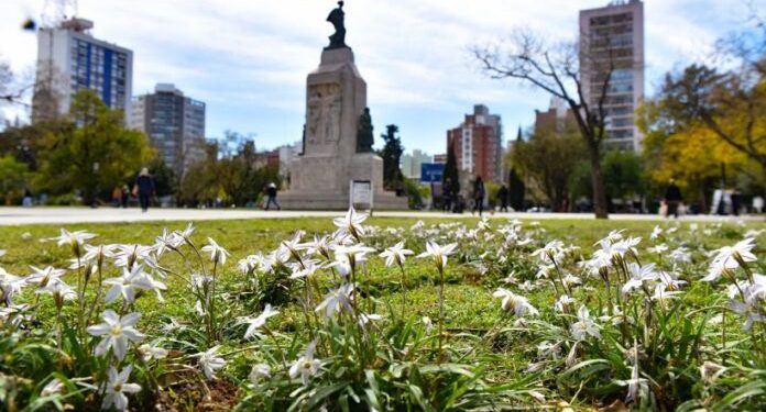 Bahía Blanca celebra su 198° aniversario en comunidad De cara a su Bicentenario, la ciudad se une para festejar su aniversario en una propuesta que reúne lo mejor de nuestra comunidad: su gente y su identidad.