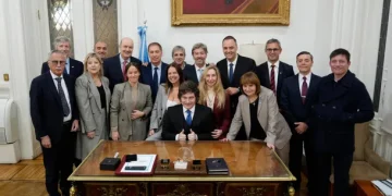 Javier Milei respaldó a Manuel Adorni al ritmo de Rocky en el Congreso
