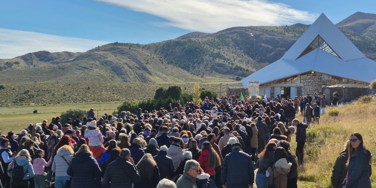 VILLA SERRANA LA GRUTA: Se realizó la 42º peregrinación al Santuario de Fatima  La 42ª peregrinación al Santuario Nuestra Señora de Fátima volvió a reunir a una importante cantidad de fieles en Villa Serrana La Gruta, en una jornada marcada por la espiritualidad, la fe y el encuentro comunitario.