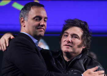 Milei defendió a Adorni en medio del escándalo patrimonial: “Ni en pedo se va”