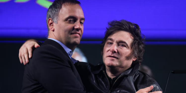 Milei defendió a Adorni en medio del escándalo patrimonial: “Ni en pedo se va”  En una entrevista, Javier Milei defendió a Manuel Adorni que debe explicar gastos por USD 800.000 desde que llegó al poder.