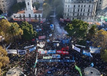 Masiva marcha universitaria por la ley de financiamiento: el comunicado contra Milei