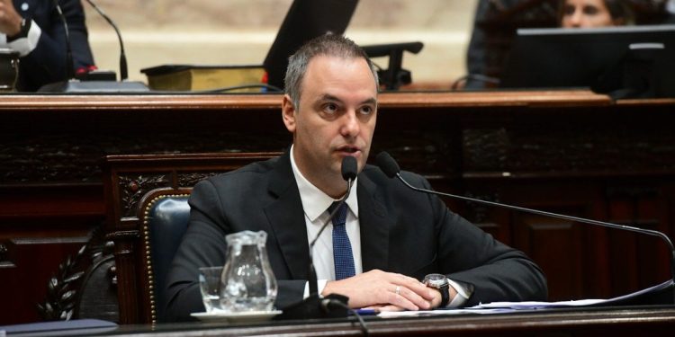 El PRO ingresó una ley de declaraciones juradas para candidatos, en medio del caso Adorni  El senador bonaerense Alex Campbell presentó un proyecto para que los candidatos electos no puedan asumir el cargo hasta que declaren los bienes a su nombre.