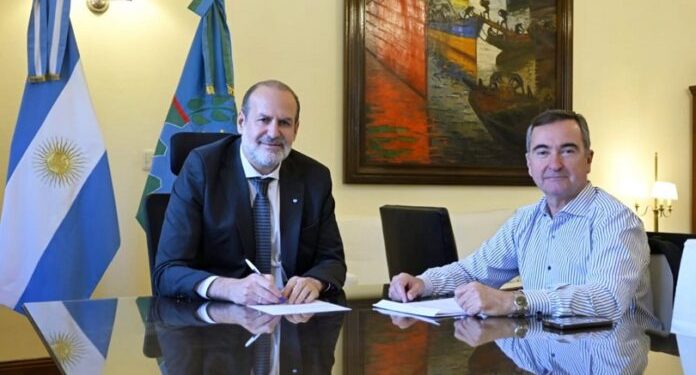 BAHIA BLANCA: El Municipio firmó un acuerdo clave para la instalación de una planta de amoníaco y urea  El intendente Federico Susbielles, firmó en las ultimas horas un memorándum de entendimiento con la empresa FERTIL PAMPA SAU, lo que constituye un paso clave para establecer el marco municipal de promoción necesario para instalación de una moderna planta de producción de amoníaco y urea granulada en nuestra ciudad, con una inversión estimada de 2.400 millones de dólares.