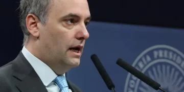 Tras reabrir la Sala de Prensa de Casa Rosada, Manuel Adorni volvió a eludir las preguntas sobre su patrimonio
