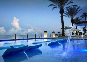 La Justicia investiga al menos 21 viajes de lujo de Adorni y su esposa: cuáles son