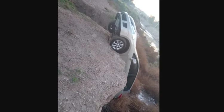 BAHIA BLANCA: Manejaba alcoholizado y terminó con su auto dentro del Canal Maldonado  Desde el Comando de Patrulla informaron que cerca de las 8 fueron alertados por un transeúnte sobre la presencia de un vehículo que había quedado atrapado en una pendiente a la altura de calle Pacífico.
