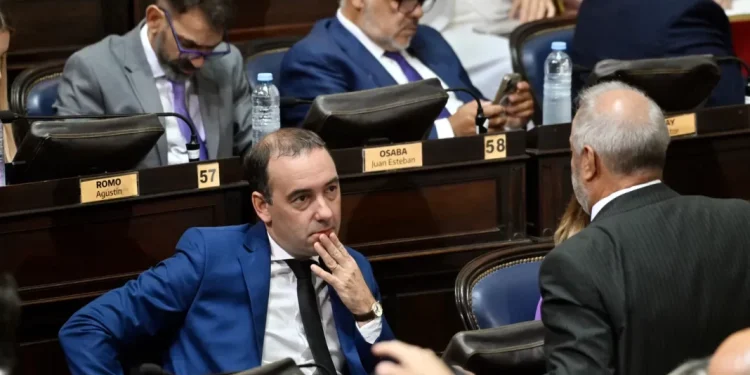 Cayó el otro Adorni: imputaron al diputado por enriquecimiento ilícito y lavado de dinero  Al igual que su hermano, el diputado bonaerense de La Libertad Avanza, Francisco Adorni, fue imputado por enriquecimiento ilícito y lavado de dinero.