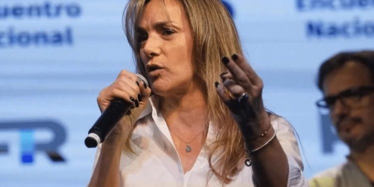 Galmarini repudió la privatización de AYSA: “El agua no es un negocio financiero”  La senadora bonaerense de Fuerza Patria, Malena Galmarini, cuestionó al Estado nacional por querer privatizar la empresa de AYSA.