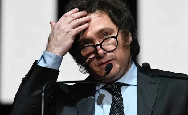 Una encuesta reveló cómo le iría a Javier Milei si las elecciones fueran hoy y la noticia estalló en Olivos  Un relevamiento privado muestra que el oficialismo sigue perdiendo influencia sobre el electorado nacional, cuya principal preocupación es la caída de los ingresos personales y familiares.
