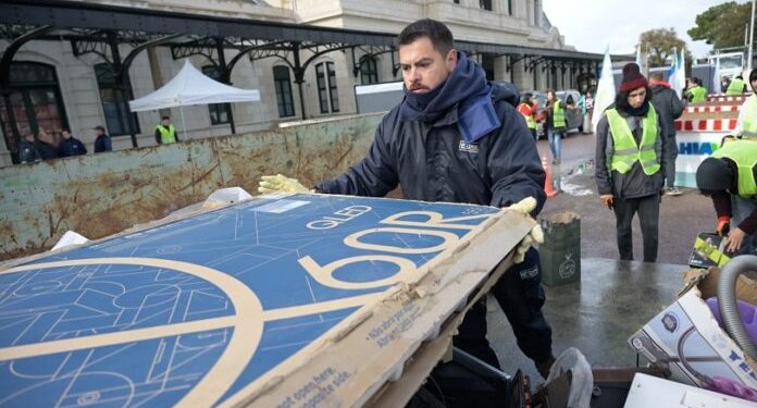 BAHIA BLANCA: Jornada de recolección de residuos peligrosos, más de 550 vecinos participaron en Estación Sud  Más de 550 vecinos y vecinas participaron de la jornada de recolección de residuos especiales y peligrosos domiciliarios que se realizó en el playón de la Estación Sud de Trenes, una iniciativa que permitió reunir y disponer de manera segura distintos materiales potencialmente contaminantes.