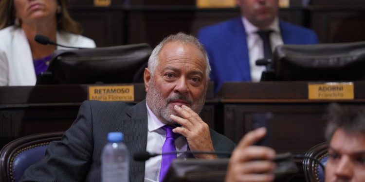Liberman defendió los cambios de la zona fría: “Se direcciona el subsidio a quienes más lo necesitan”  El diputado bonaerense de LLA, Oscar Liberman, explicó que el cambio al régimen de Zona Fría busca terminar con “el modelo de 'Hood Robin'".