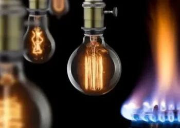 El Gobierno aprobó subas en las tarifas de distribución de luz y gas