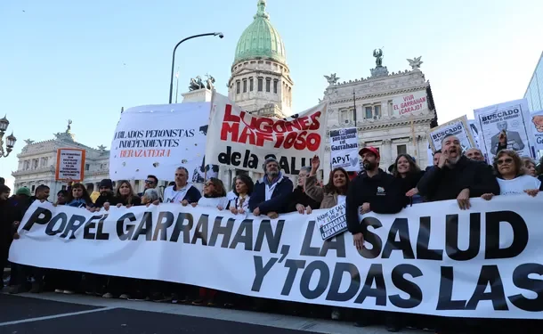 A qué hora es la Marcha Federal por la Salud Pública convocada para hoy  Javier Milei recortó $63 mil millones al presupuesto de Salud. Advierten que la situación es crítica y afecta el acceso a medicamentos, vacunas y tratamientos.