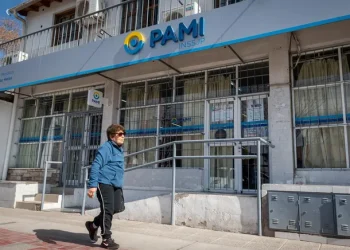 Crisis en el PAMI: el Gobierno busca garantizar su funcionamiento y le gira 580 mil millones de pesos