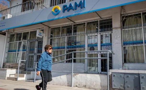 Crisis en el PAMI: el Gobierno busca garantizar su funcionamiento y le gira 580 mil millones de pesos En medio de la caída de prestaciones en el PAMI por demoras en los pagos, el Gobierno busca sortear la crisis que causó su política de ajuste a los jubilados.