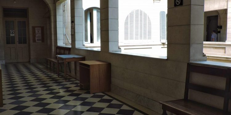 BAHIA BLANCA: Condenan a un hombre a 5 años y 9 meses de prisión por intentar matar a otro de un disparo  El Tribunal en lo Criminal N°2 condenó -en juicio abreviado- a Alexis Maximiliano Ramírez a la pena de 5 años y 9 meses de prisión por dispararle a Cristian Sebastián Román, Bahía Blanca.