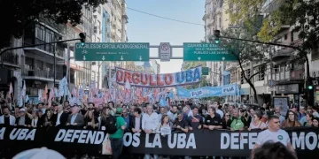 Universidades marchan en todo el país contra el ajuste de Javier Milei y por la ley de Financiamiento