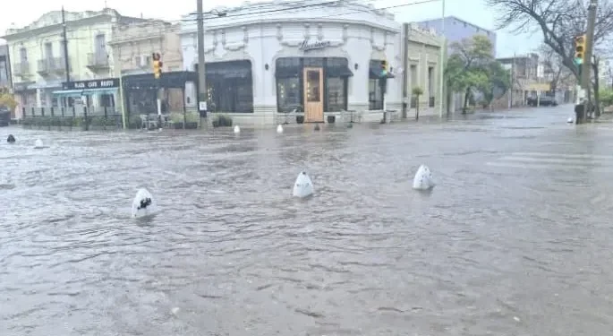 BAHIA BLANCA: Temporal en la ciudad, registraron 26 llamados a Defensa Civil por anegamientos  Las intensas lluvias provocaron acumulación de agua en distintos sectores de la ciudad, aunque no se reportaron situaciones graves.