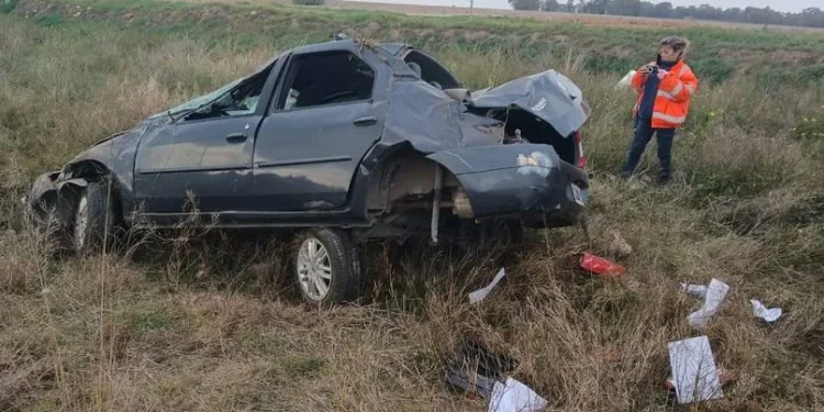 BAHIA BLANCA: Vuelco fatal tras un vuelco frente al V Cuerpo del Ejército  Un hombre identificado como Carlos Galbarini, de 58 años, perdió la vida tras perder el control de un Renault Logan.
