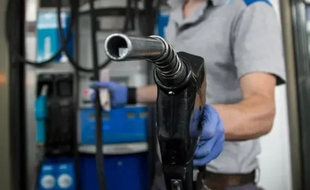 YPF aumenta los precios de los combustibles desde este jueves  Este jueves entrará en vigencia el nuevo cuadro de precios de combustibles, desde nafta hasta gasoil, según confirmó el titular de YPF, Horacio Marín.