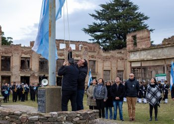 Villa Ventana se vistió de celeste y blanco para celebrar el Día de la Bandera
