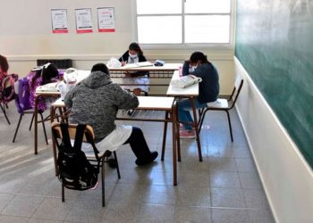 La oposición pide informes por ola de renuncias en las escuelas de la provincia